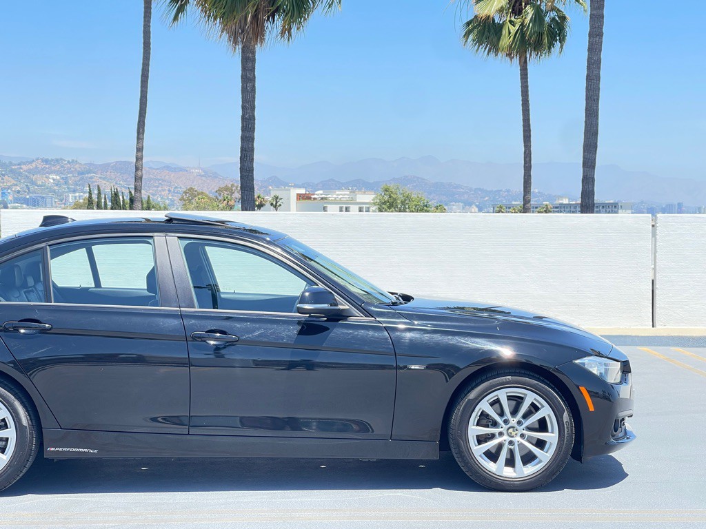 2016 BMW 3 Series Image 24