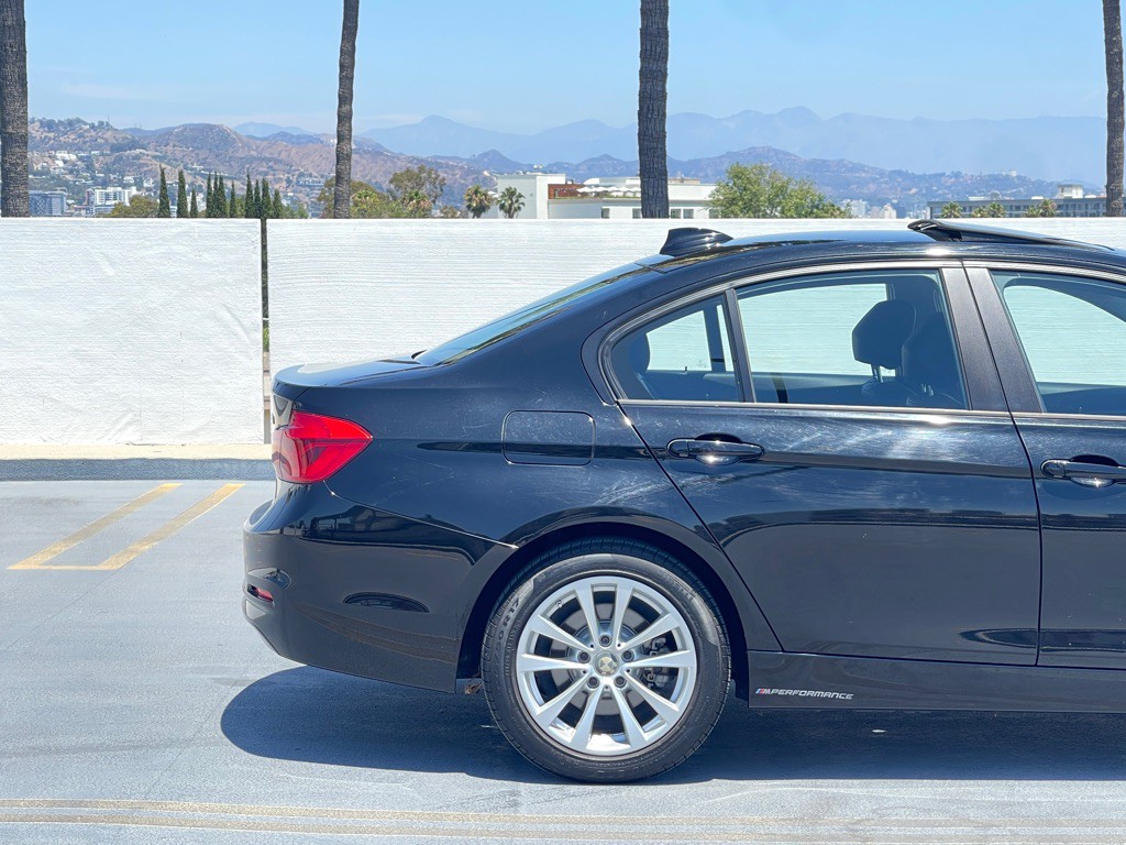 2016 BMW 3 Series Image 25