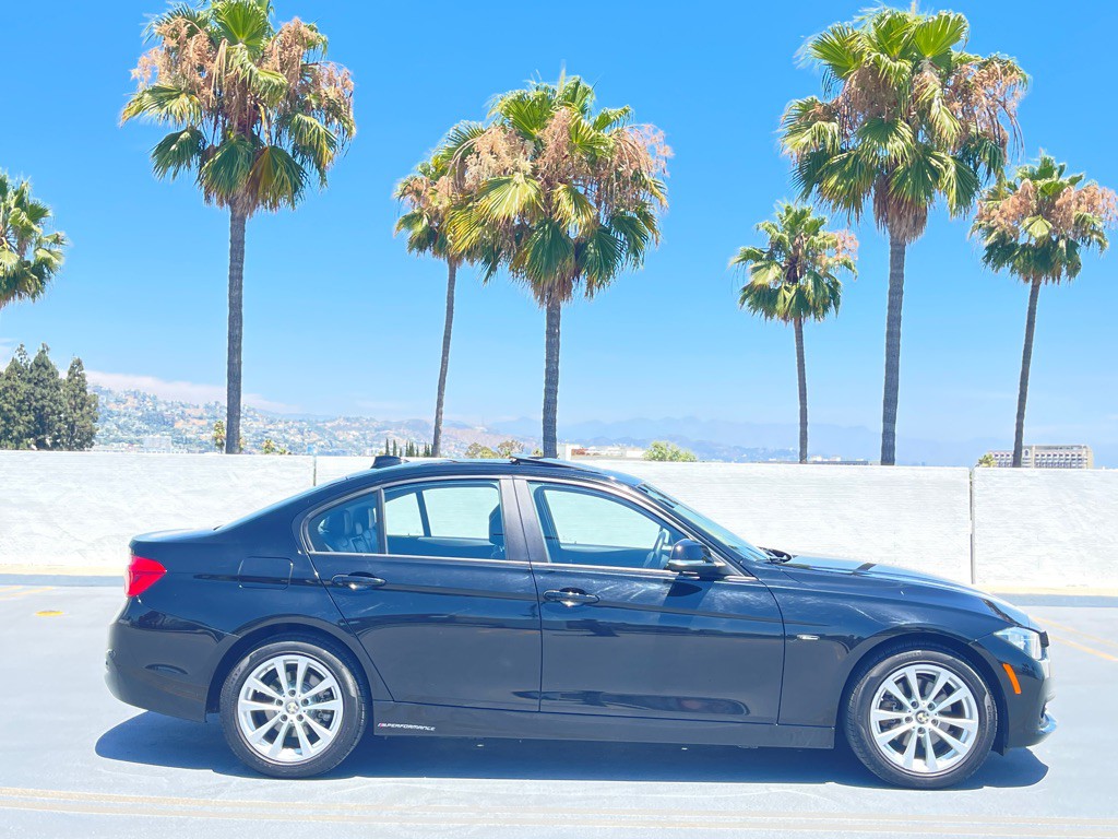 2016 BMW 3 Series Image 32