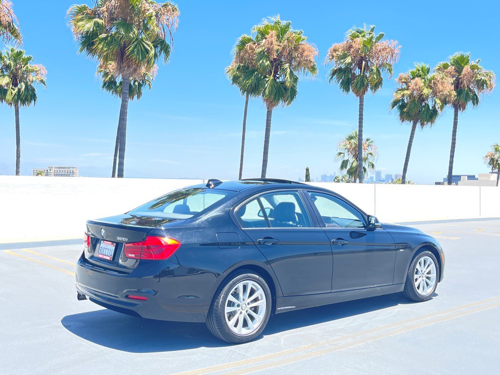 2016 BMW 3 Series Image 34