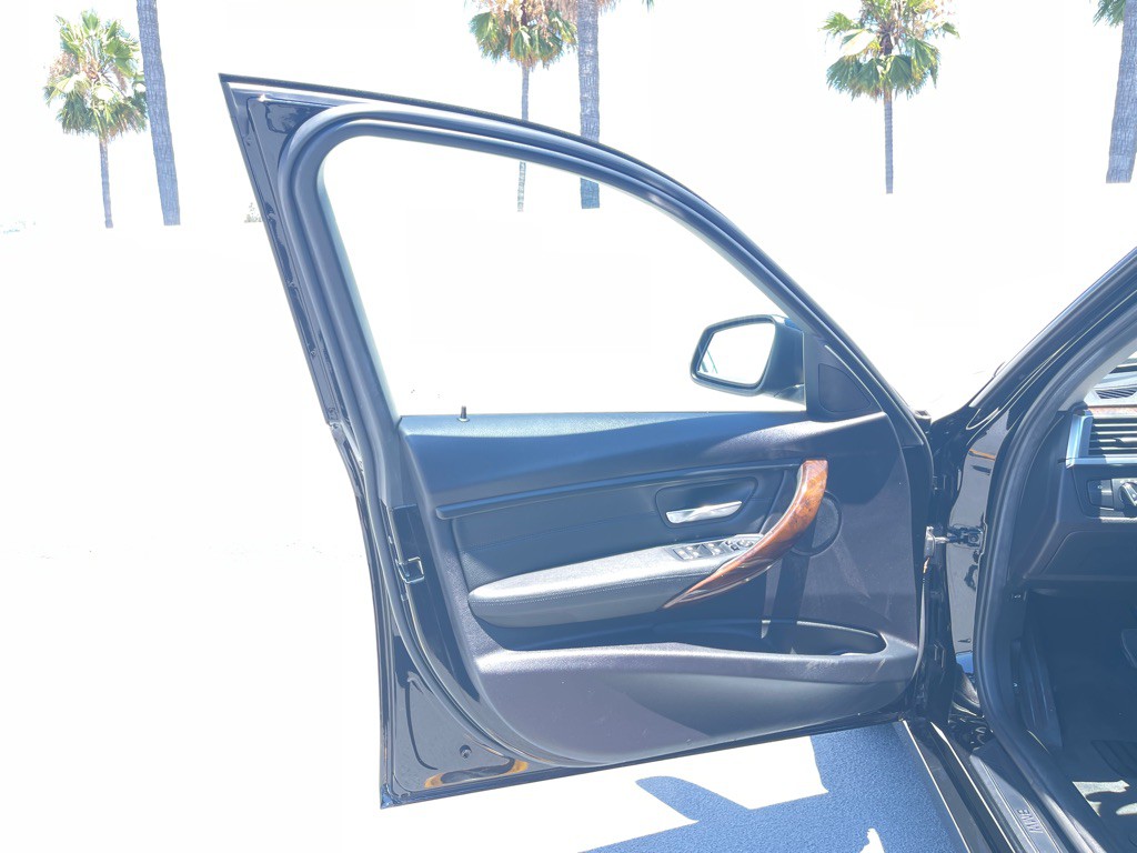2016 BMW 3 Series Image 41