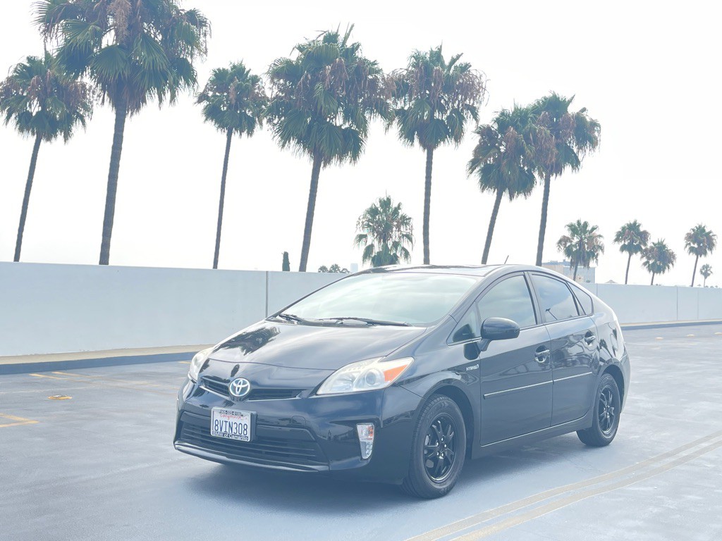 2013 Toyota Prius Image 2