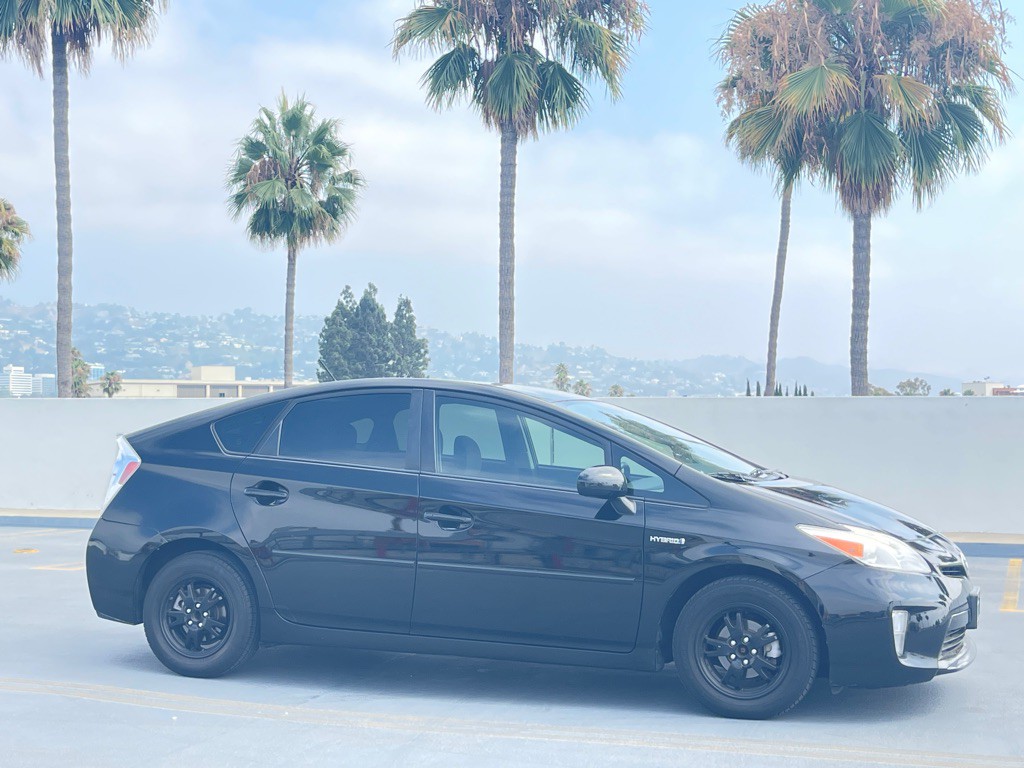 2013 Toyota Prius Image 32