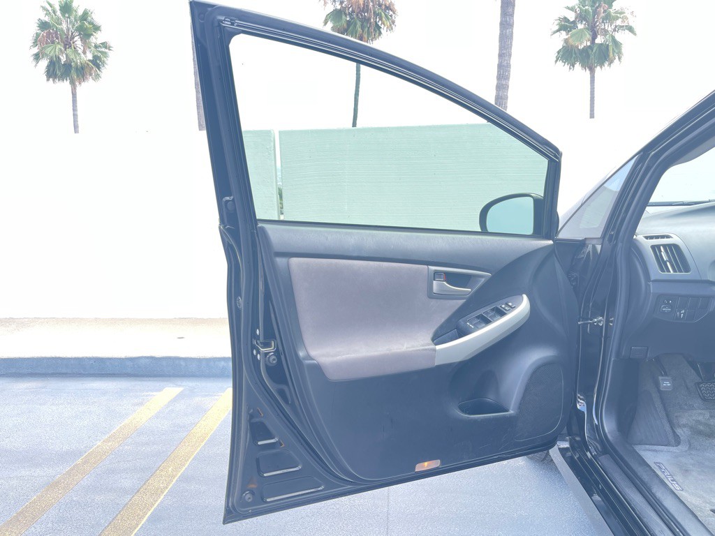 2013 Toyota Prius Image 43