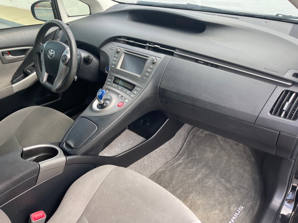 2013 Toyota Prius Image 75