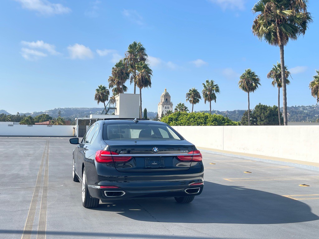 2016 BMW 7 Series Image 9