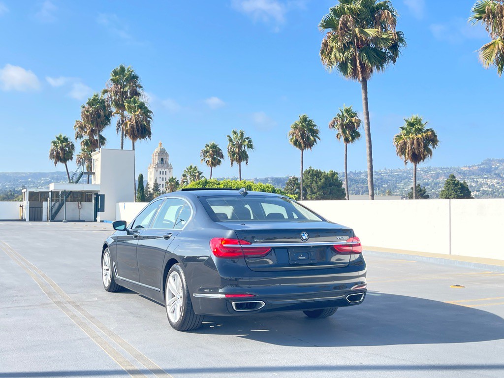 2016 BMW 7 Series Image 10