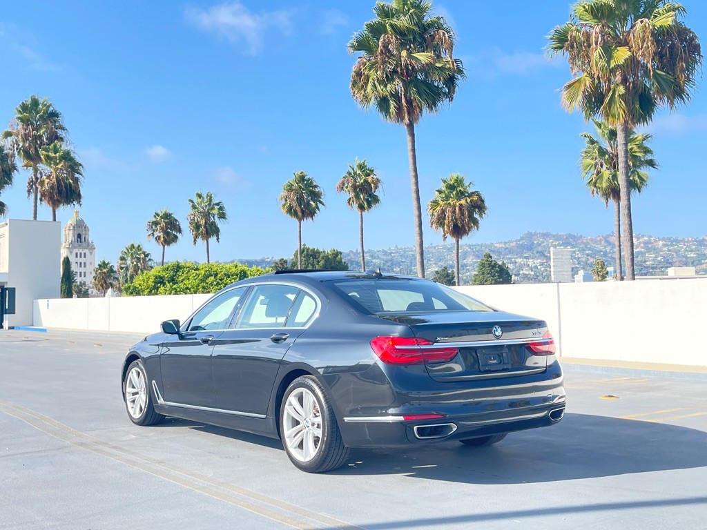 2016 BMW 7 Series Image 11
