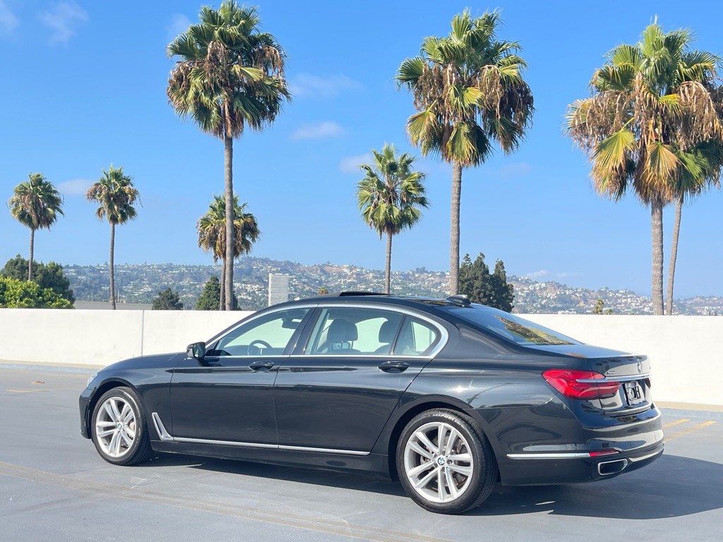 2016 BMW 7 Series Image 13