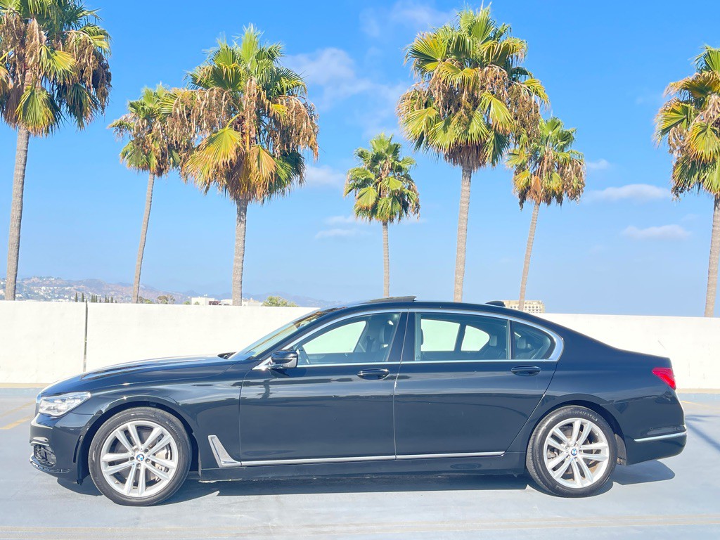 2016 BMW 7 Series Image 17