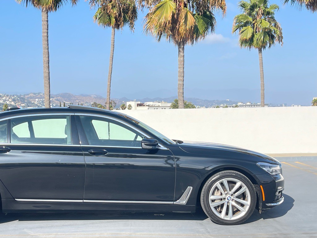 2016 BMW 7 Series Image 27