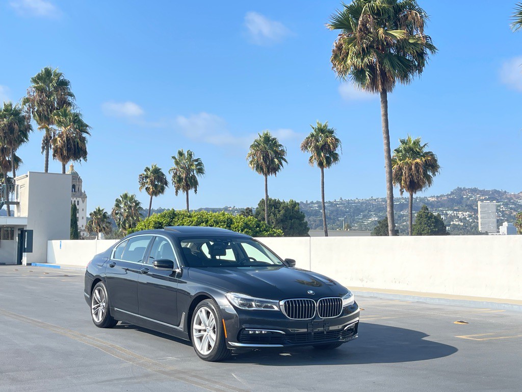 2016 BMW 7 Series Image 33