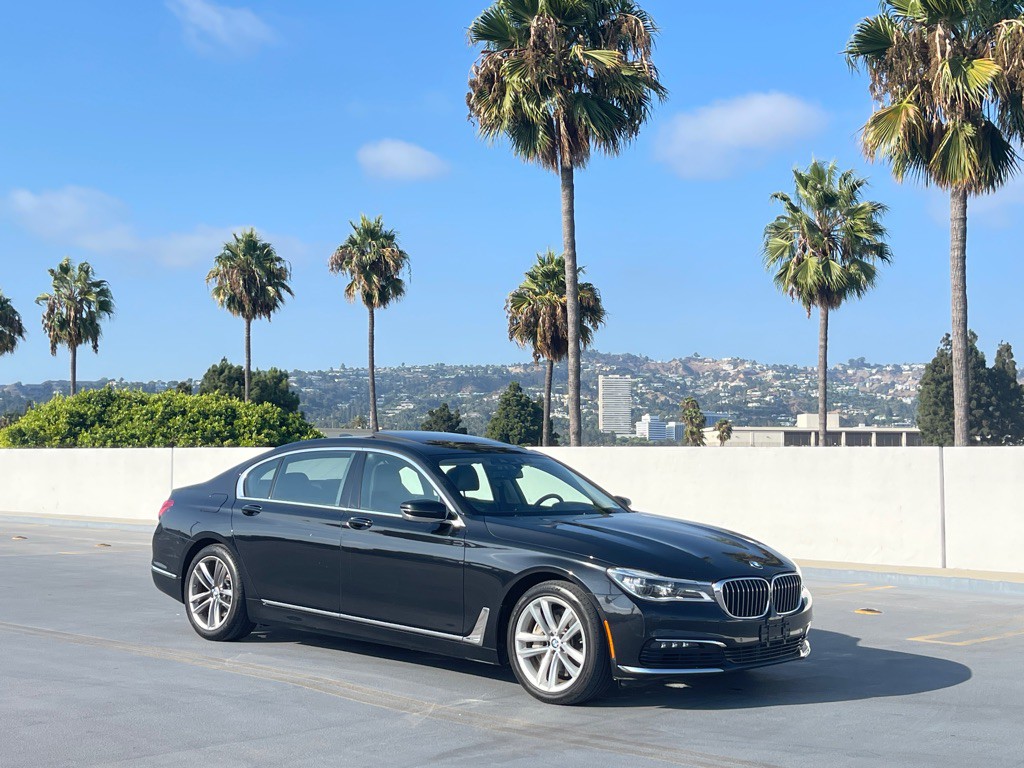 2016 BMW 7 Series Image 35