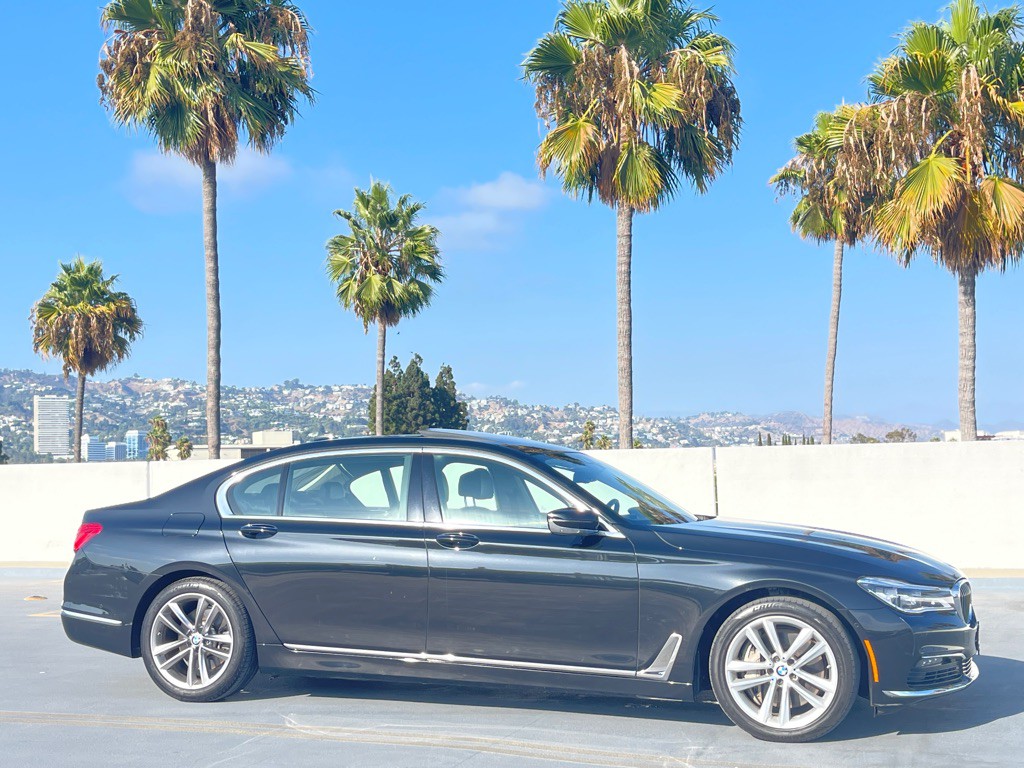 2016 BMW 7 Series Image 39