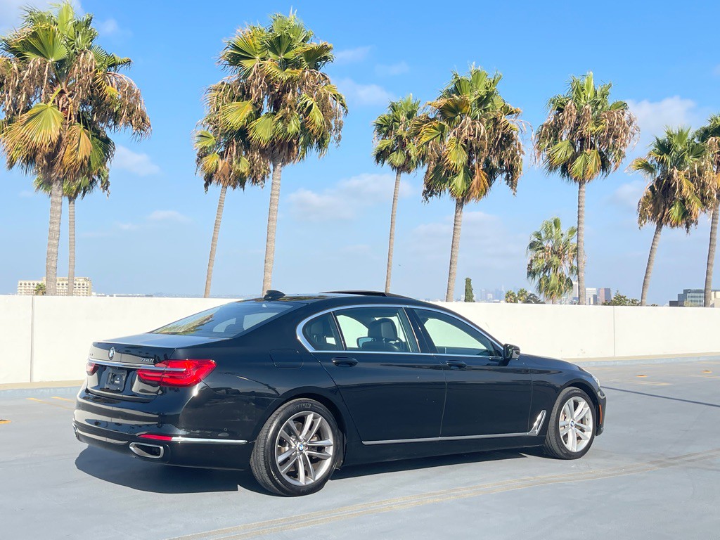 2016 BMW 7 Series Image 43