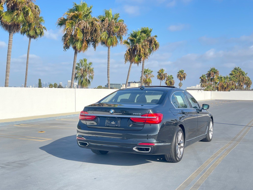 2016 BMW 7 Series Image 45