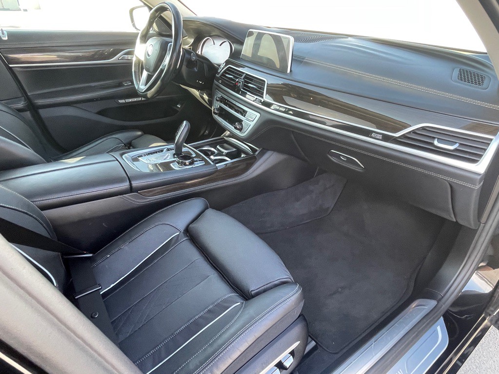 2016 BMW 7 Series Image 90