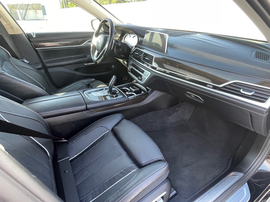 2016 BMW 7 Series Image 99