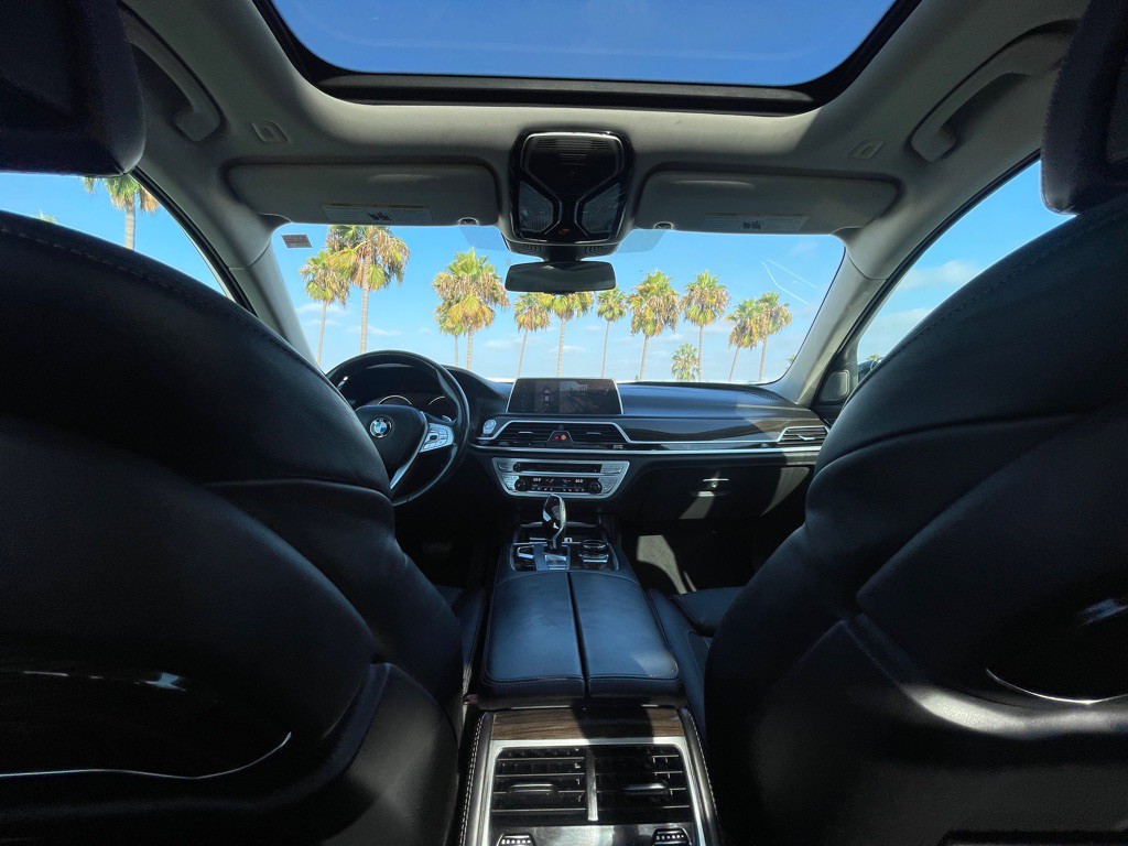 2016 BMW 7 Series Image 102