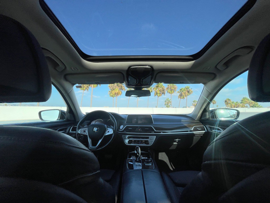 2016 BMW 7 Series Image 103