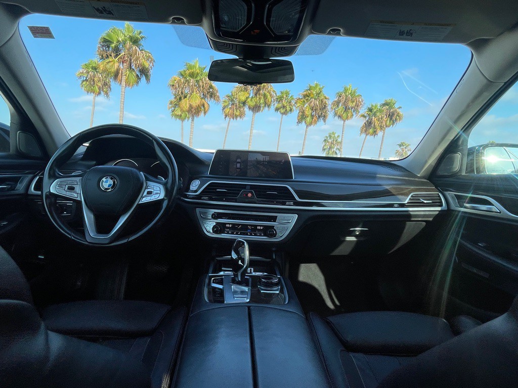 2016 BMW 7 Series Image 104