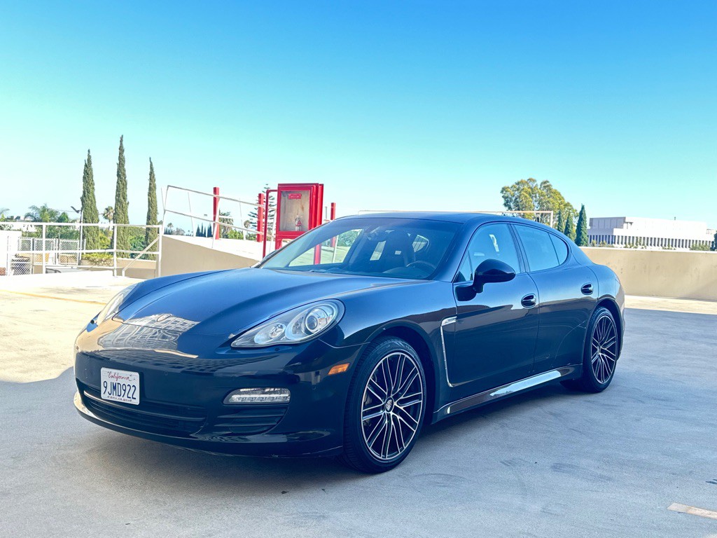 2012 Porsche Panamera Image 1