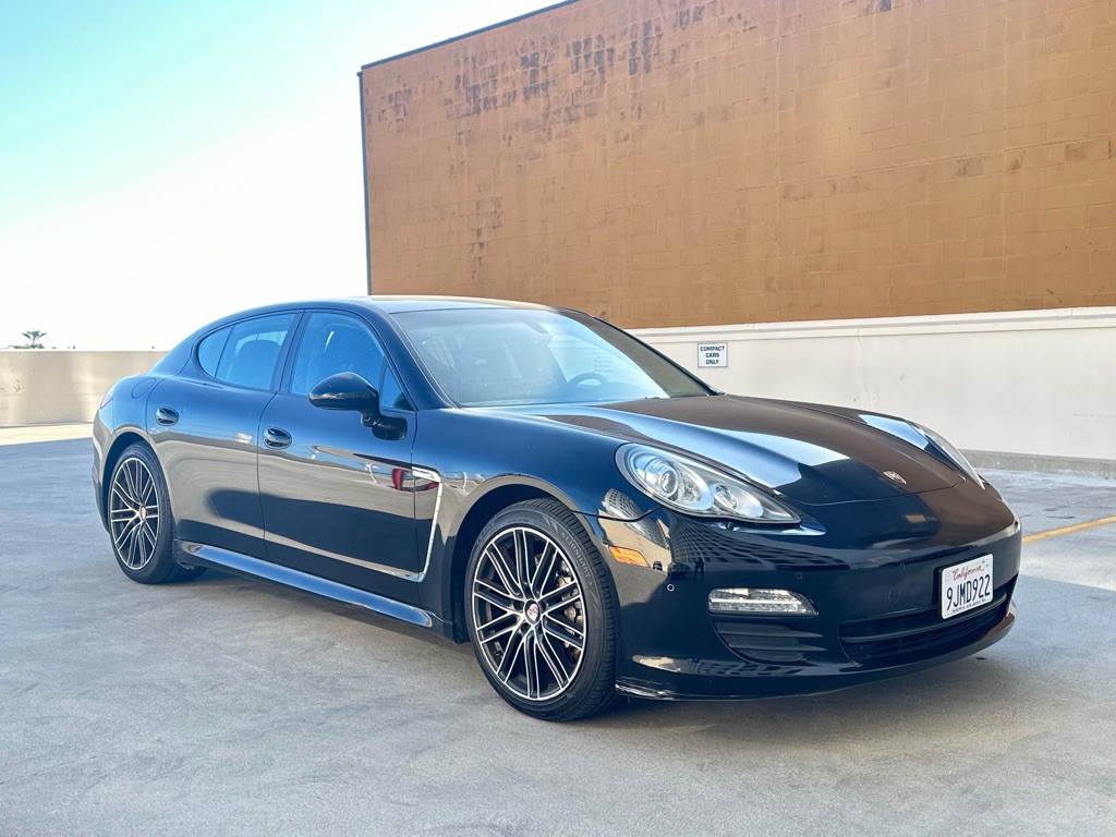 2012 Porsche Panamera Image 2
