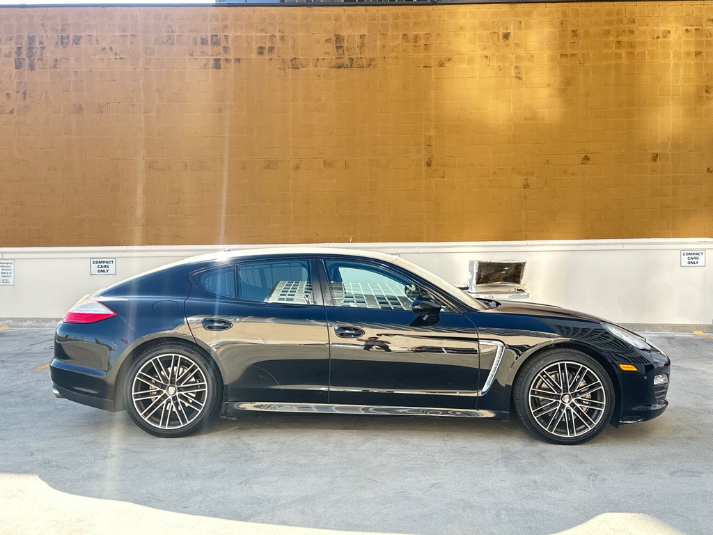 2012 Porsche Panamera Image 9