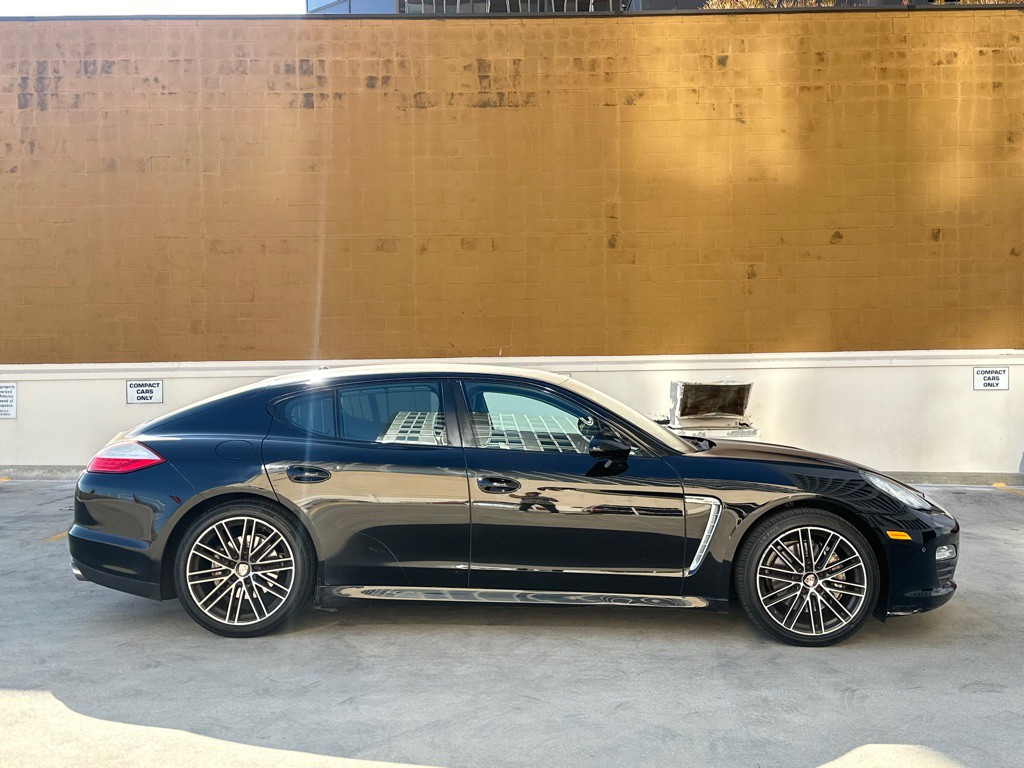 2012 Porsche Panamera Image 10