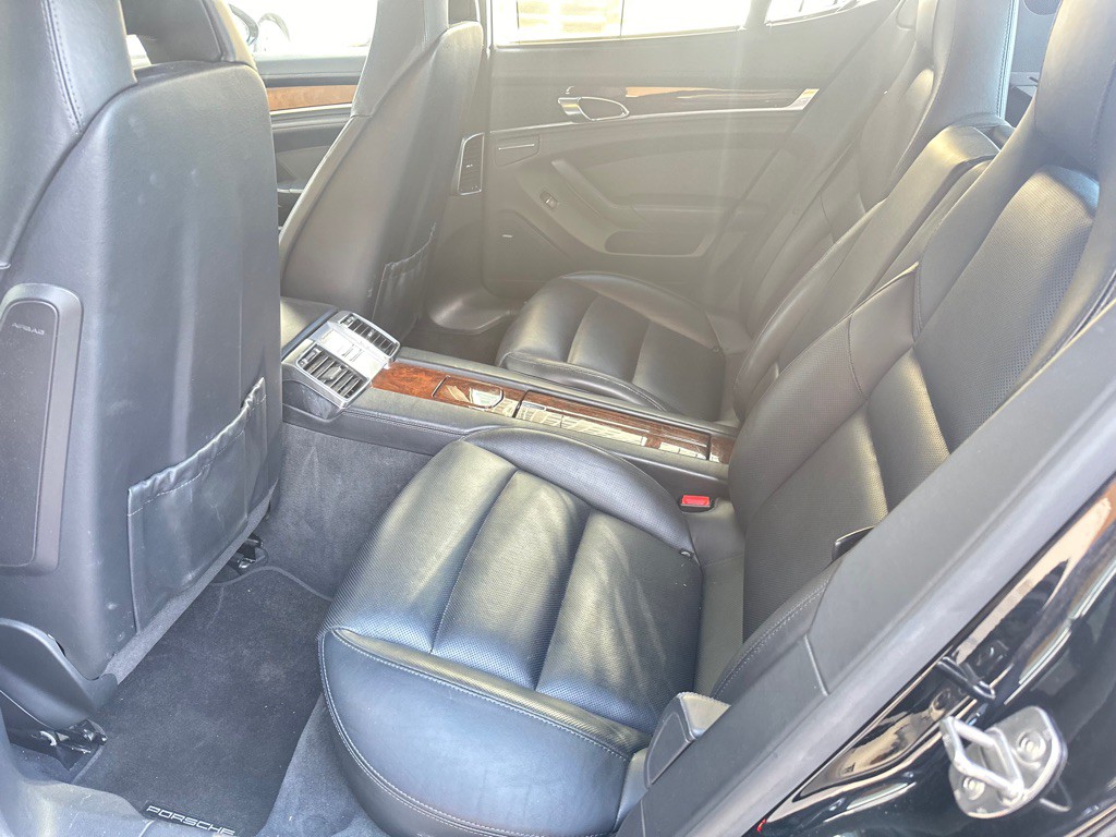 2012 Porsche Panamera Image 11