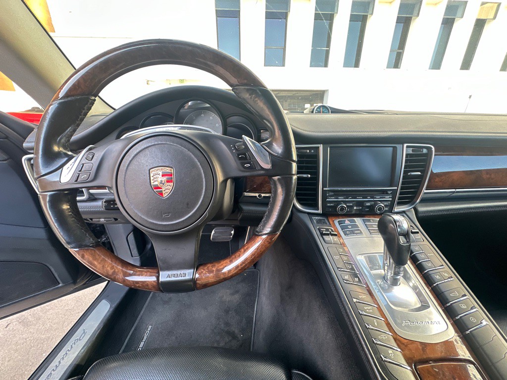 2012 Porsche Panamera Image 12