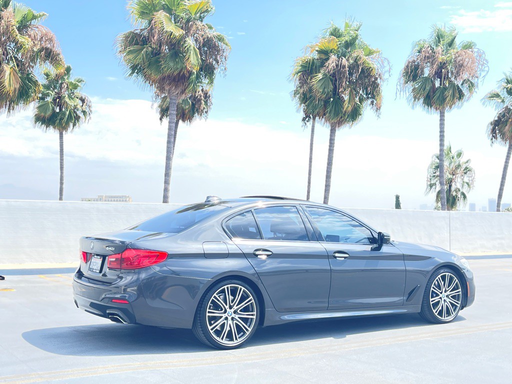 2017 BMW 5 Series Image 35