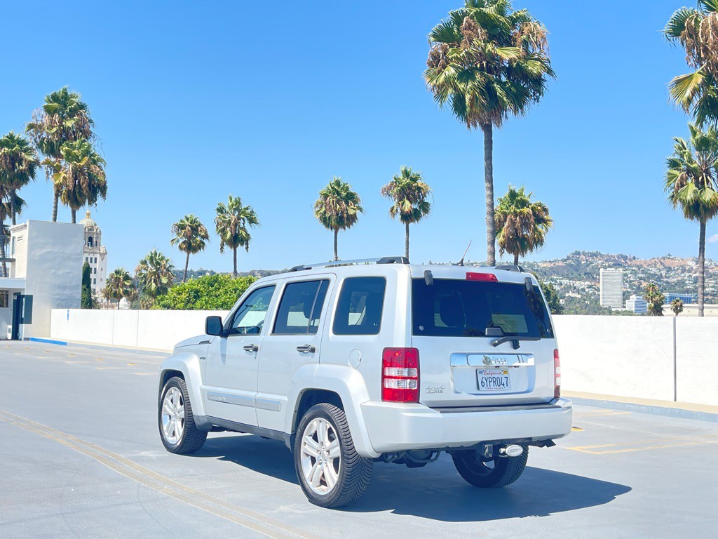 2012 Jeep Liberty Image 2