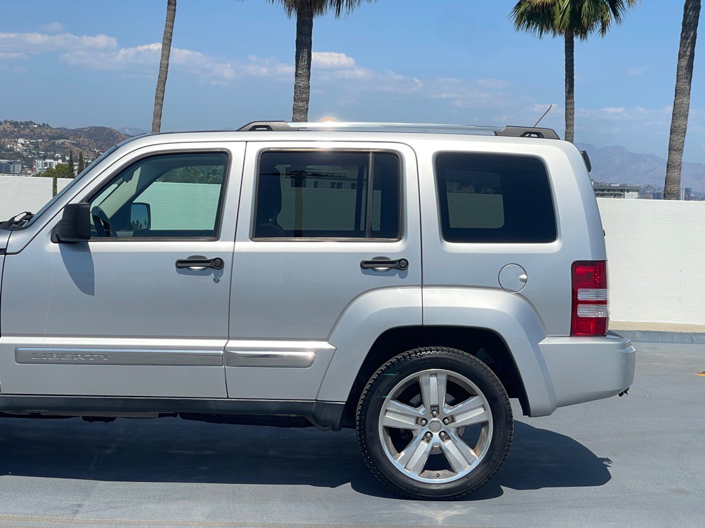 2012 Jeep Liberty Image 7