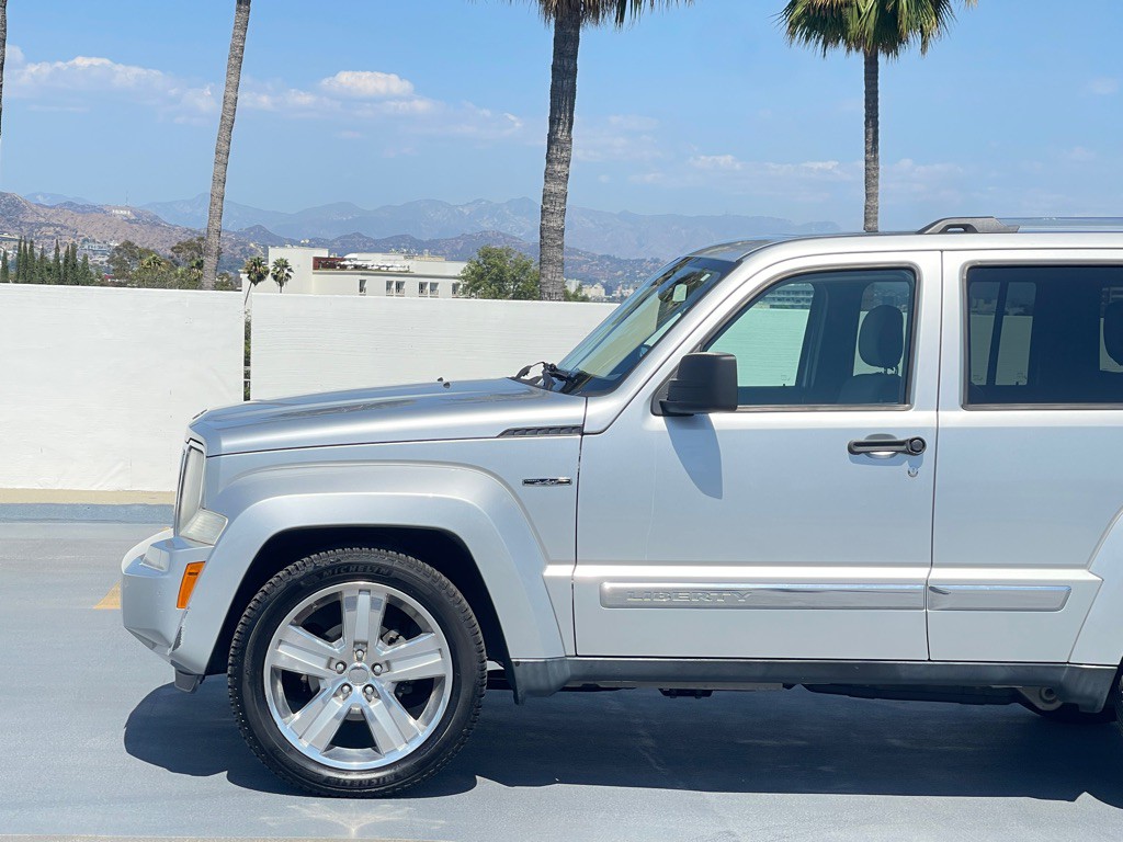 2012 Jeep Liberty Image 8