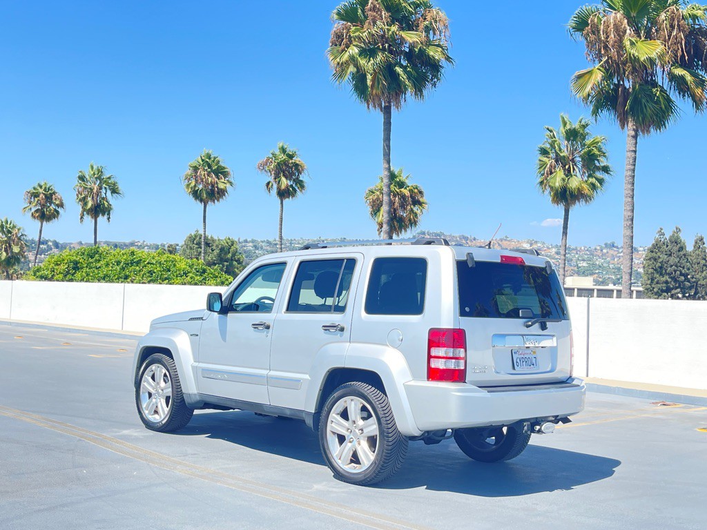 2012 Jeep Liberty Image 11