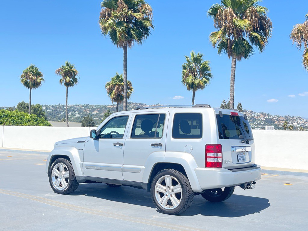 2012 Jeep Liberty Image 12