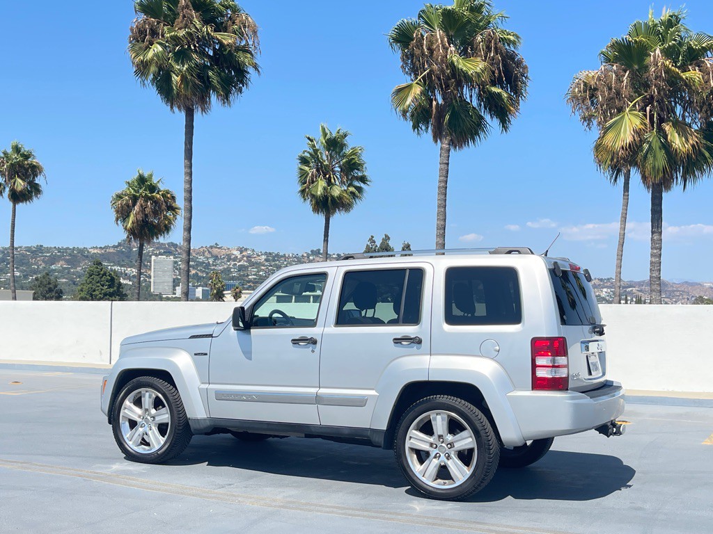 2012 Jeep Liberty Image 13