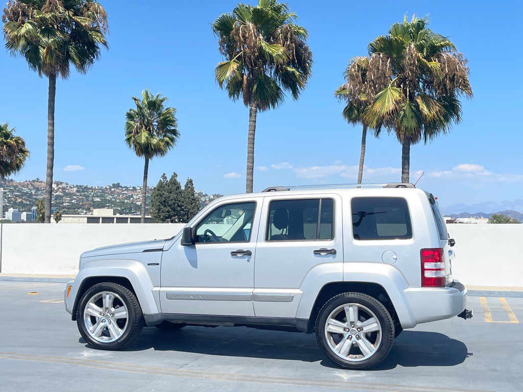 2012 Jeep Liberty Image 14