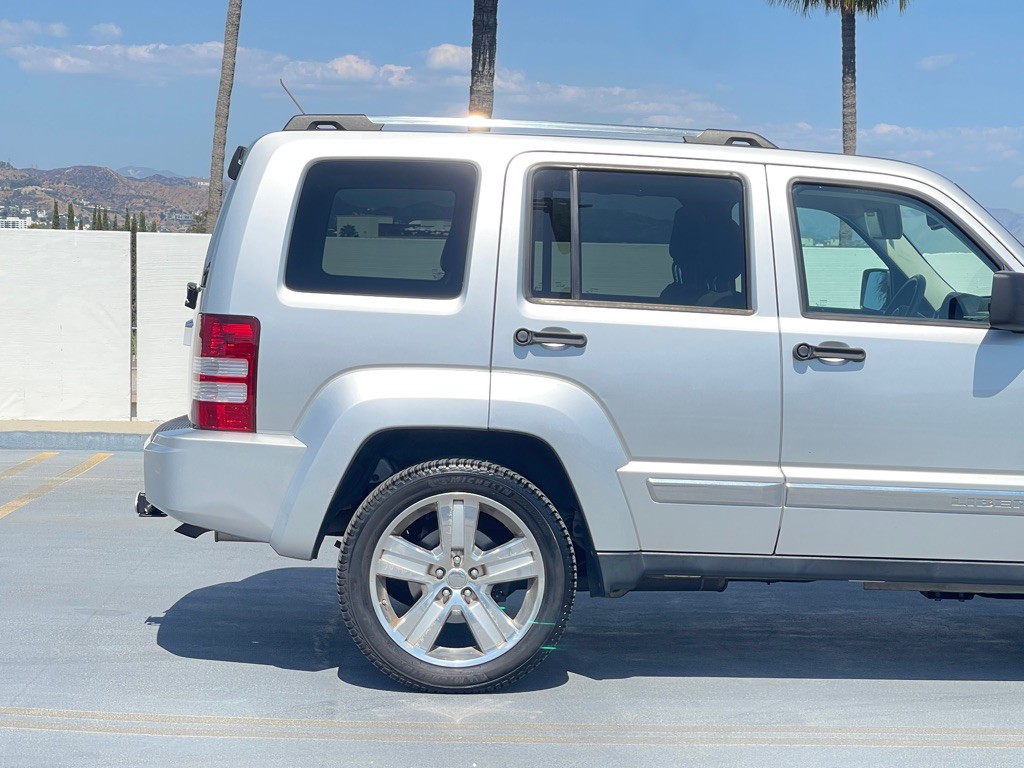 2012 Jeep Liberty Image 25