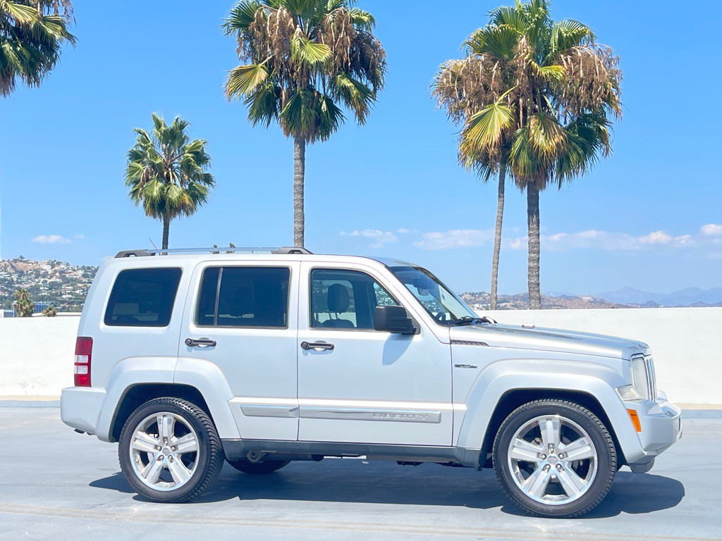 2012 Jeep Liberty Image 32