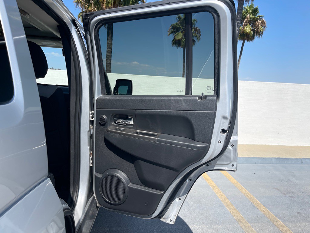 2012 Jeep Liberty Image 46