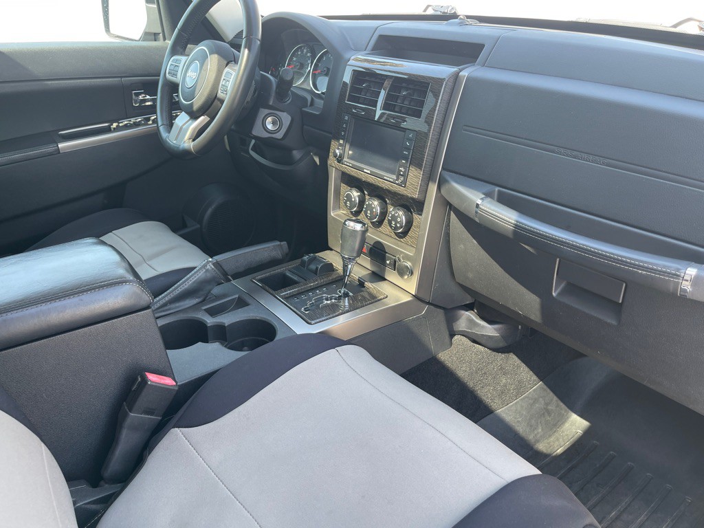 2012 Jeep Liberty Image 95