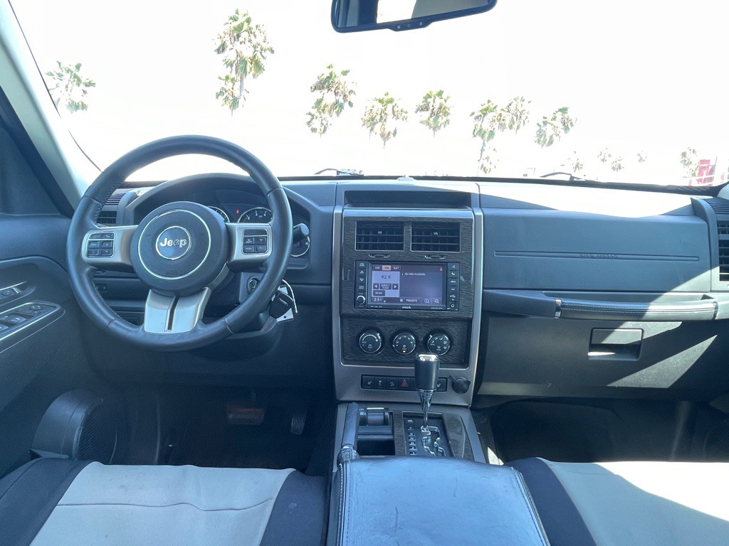 2012 Jeep Liberty Image 106