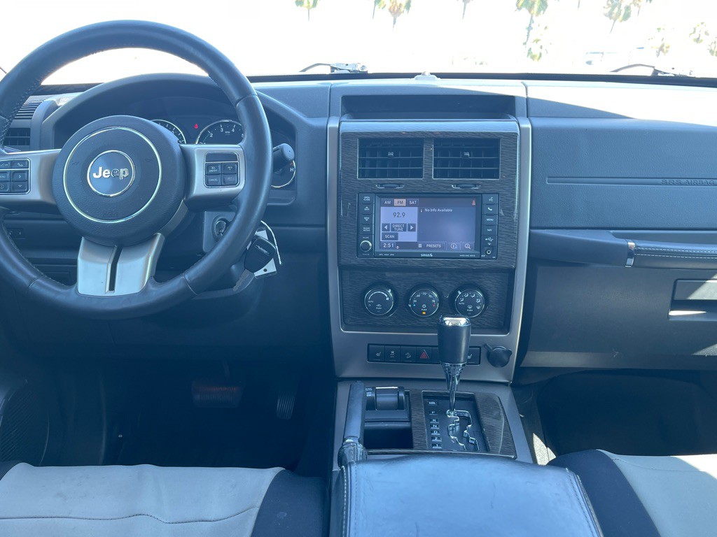 2012 Jeep Liberty Image 107