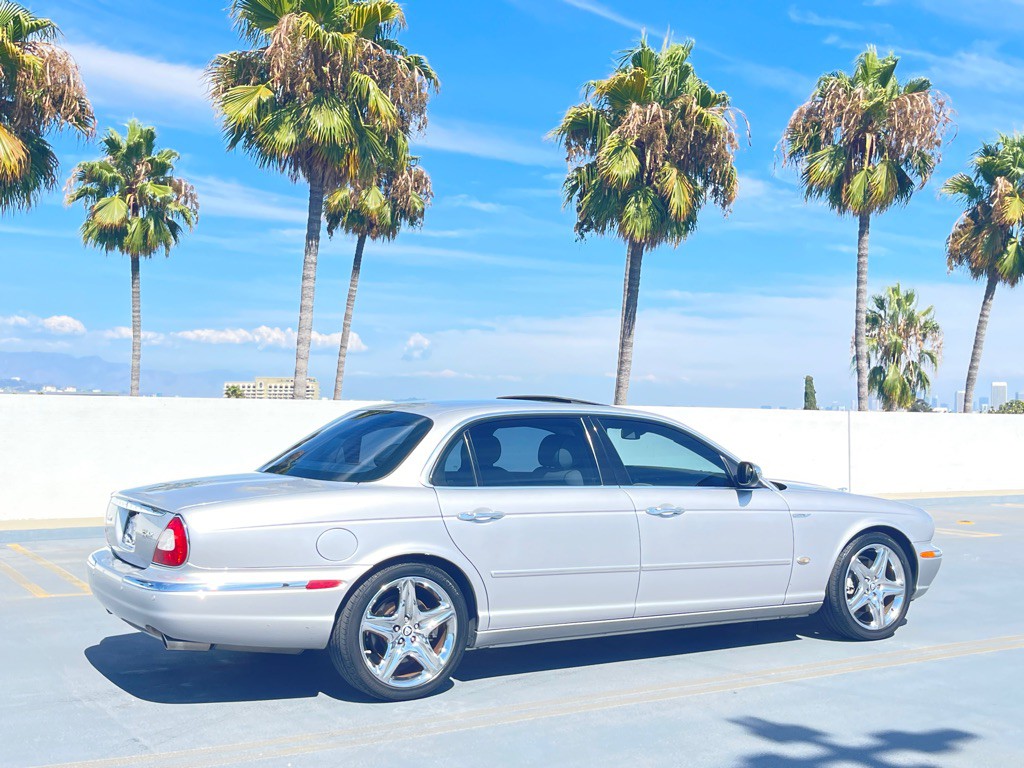 2006 Jaguar Vandenplas Image 32