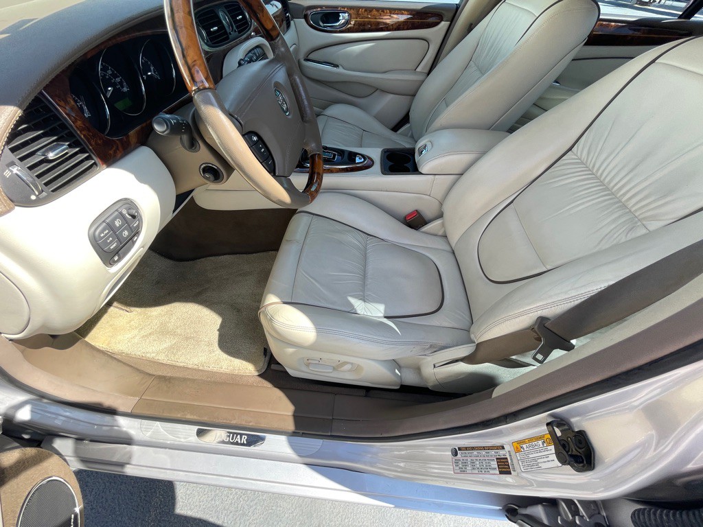2006 Jaguar Vandenplas Image 42