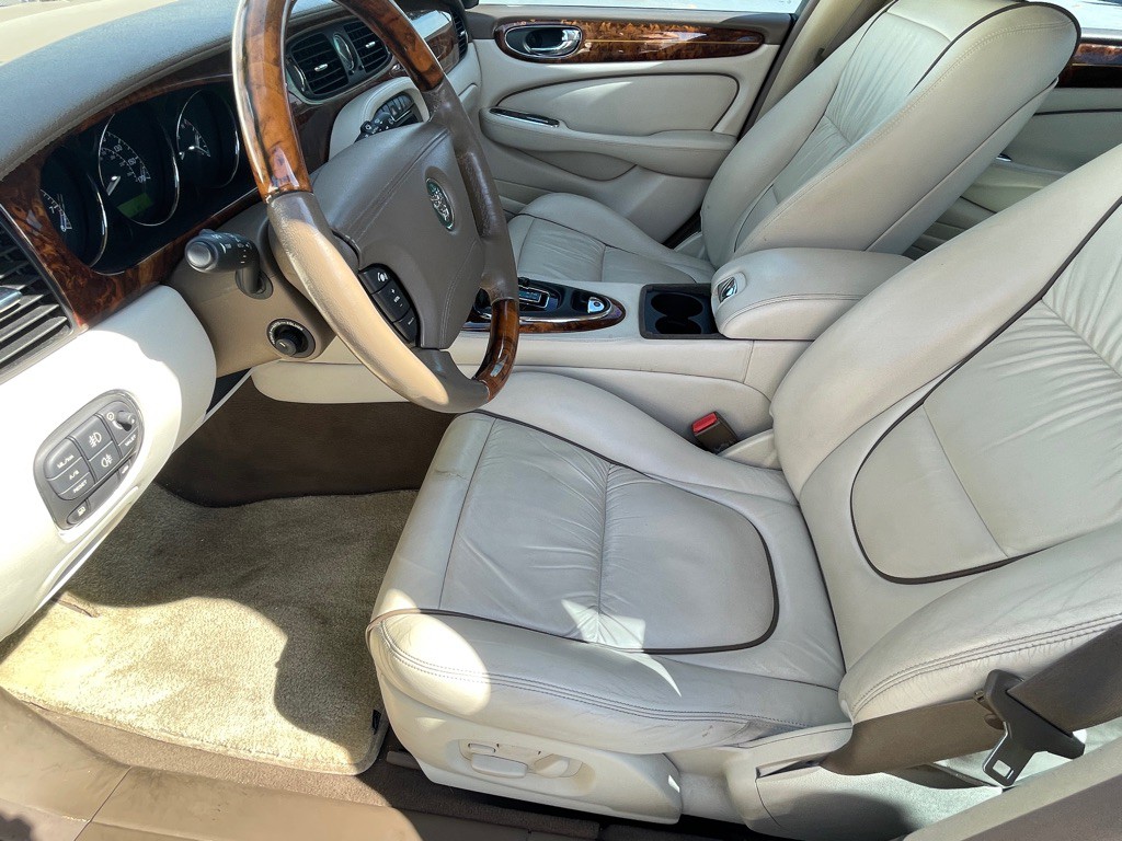 2006 Jaguar Vandenplas Image 43