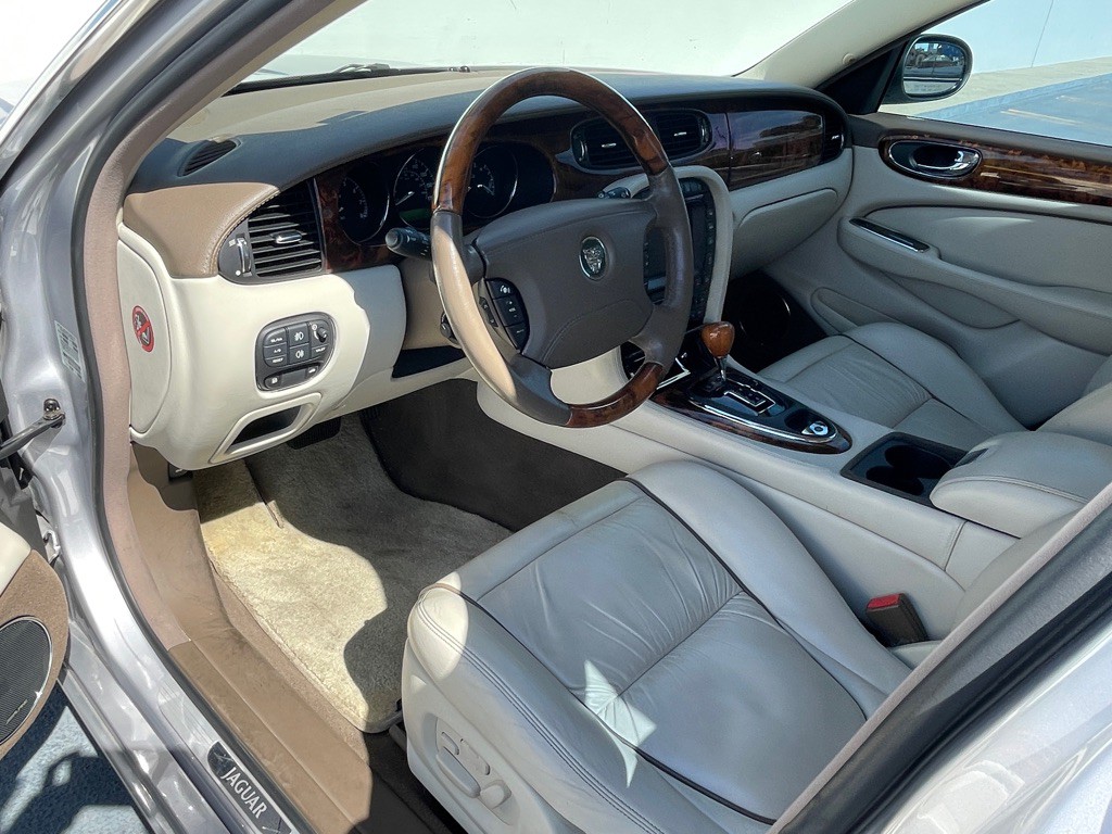 2006 Jaguar Vandenplas Image 44
