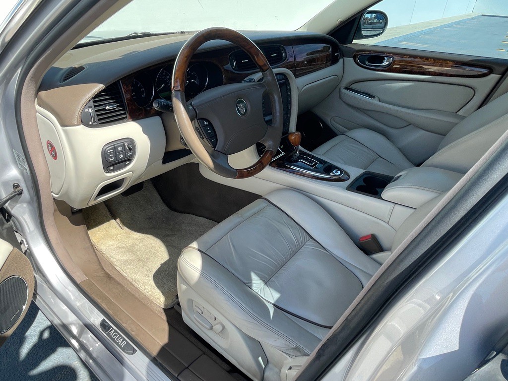 2006 Jaguar Vandenplas Image 46
